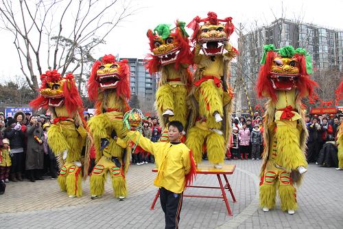 重庆北舞狮是怎么表演的？